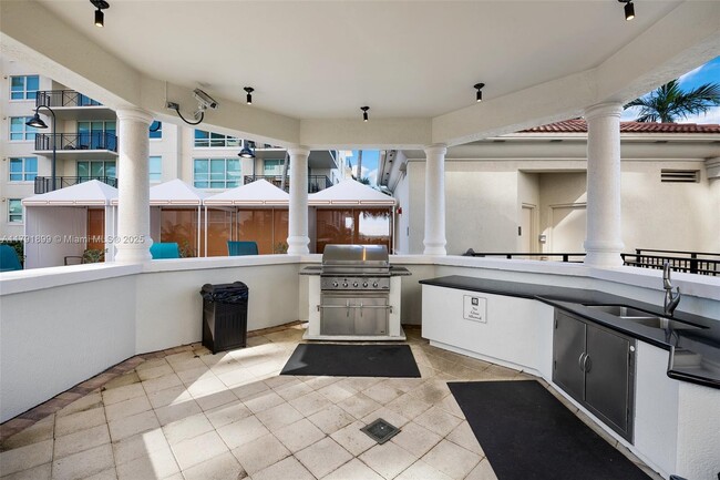 Building Photo - 610 W Las Olas Blvd