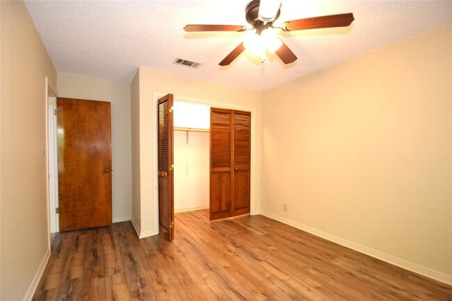 Building Photo - 8833 Tallwood Dr