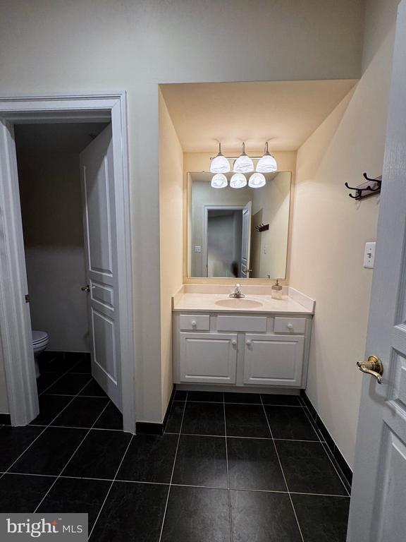 Building Photo - 5211 Rosalie Ridge Dr