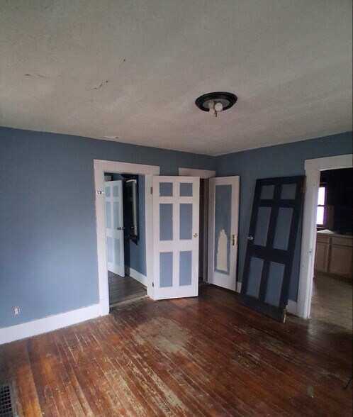 Building Photo - 2057 N Charles St