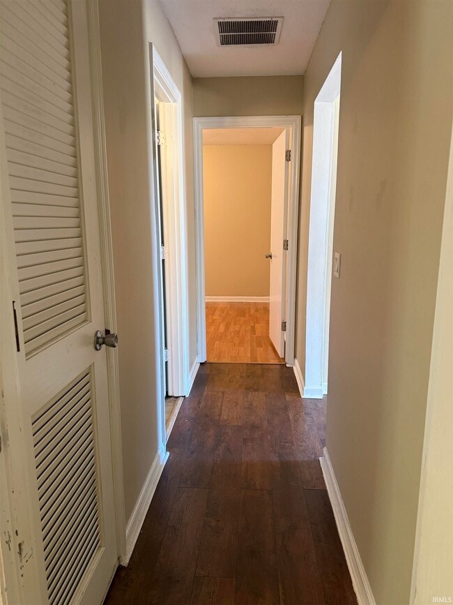 Building Photo - 3333 Kendale Dr