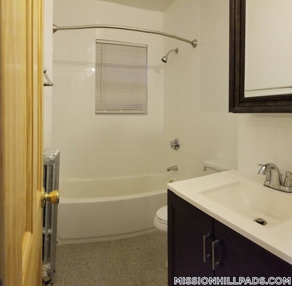 Building Photo - 14 Logan St