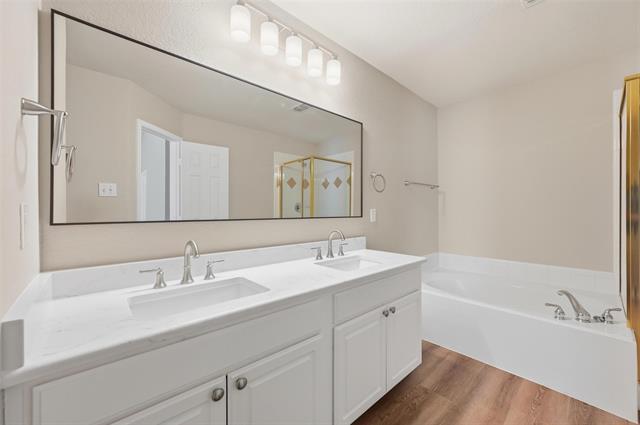 Building Photo - 3045 Meadowbrook Dr