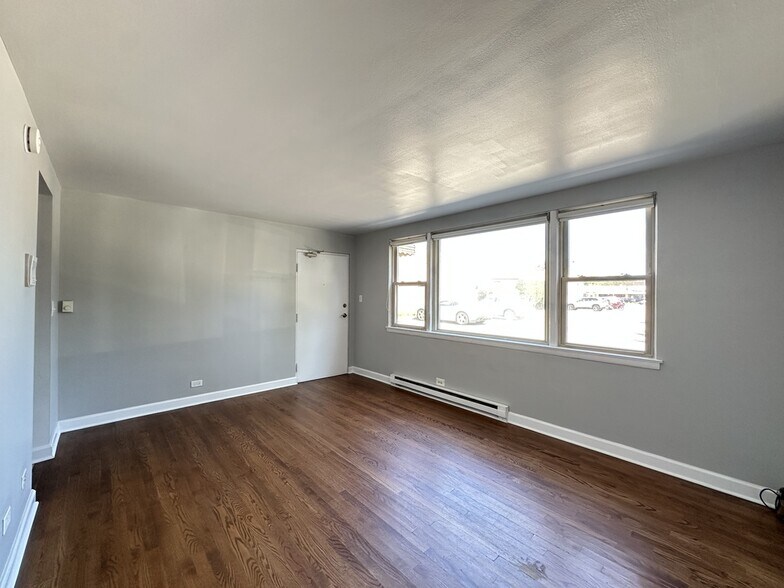 Building Photo - 7632.5 N Milwaukee Ave