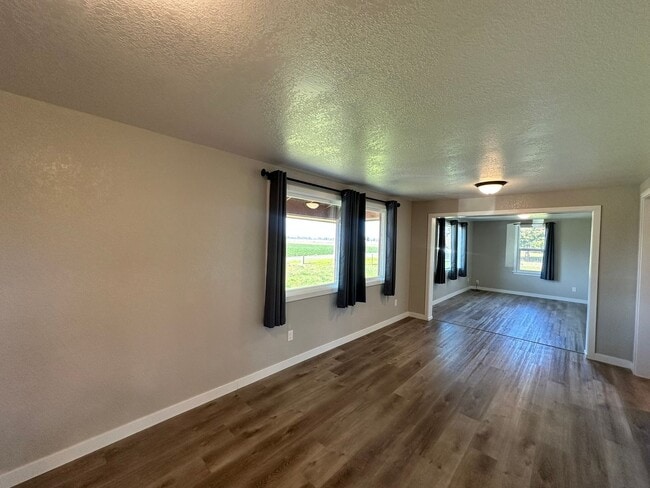 Building Photo - $500 Off March 2026 Rent!