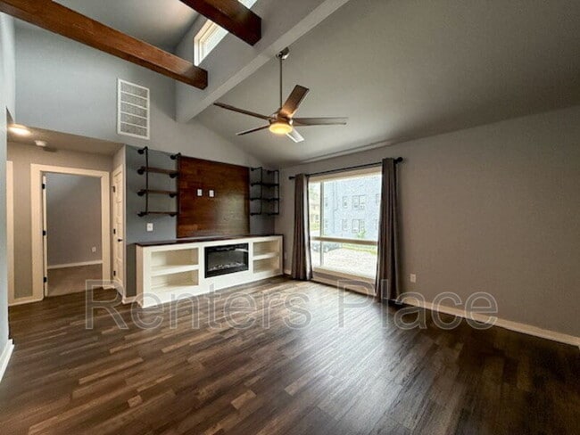 Building Photo - 624 S Quincy Ave