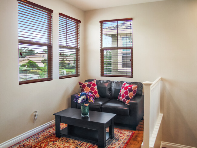 Loft with lots of greenery outside - 11013 Ragsdale Rd