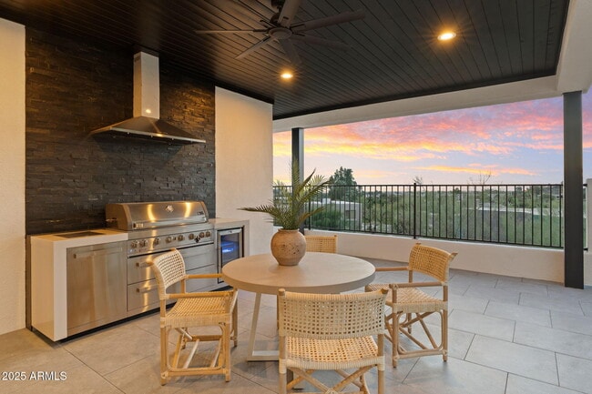 Building Photo - 3135 E Palo Verde Dr