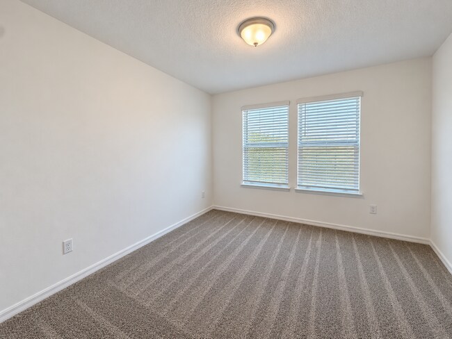 Building Photo - Harbor Square townhome home