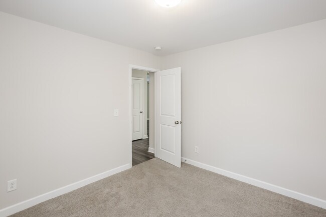 Building Photo - 28 Meadowview Ave SW