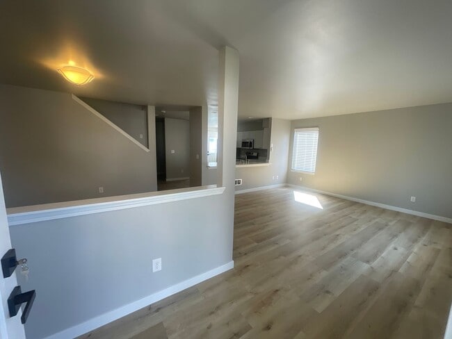 Building Photo - Special:2 weeks free! Remodeled 3bd, 2.5ba...