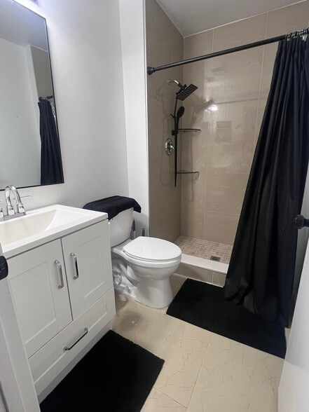 Building Photo - 6104 Channel Dr