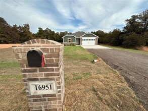 Building Photo - 16951 Lantana Lp