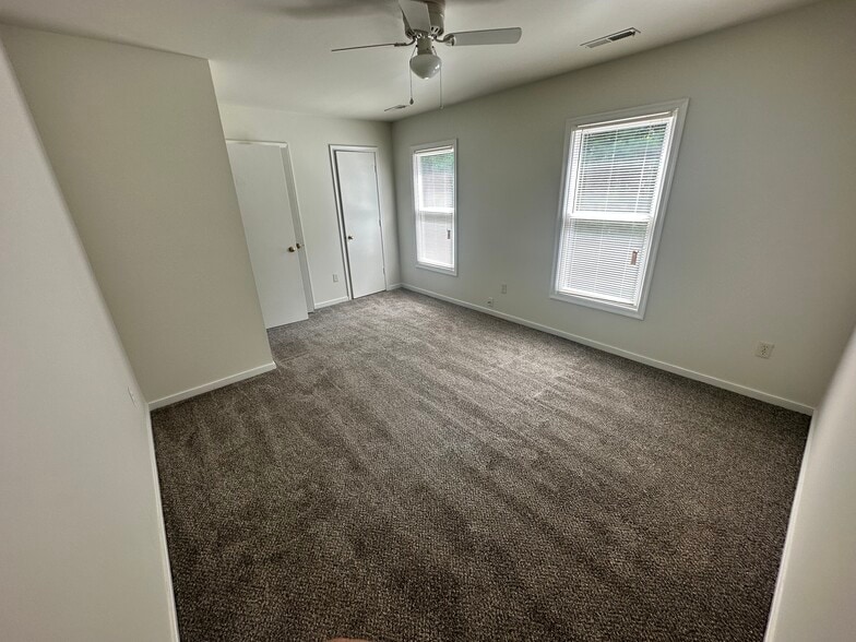 Building Photo - 15210 Broadwater Ct