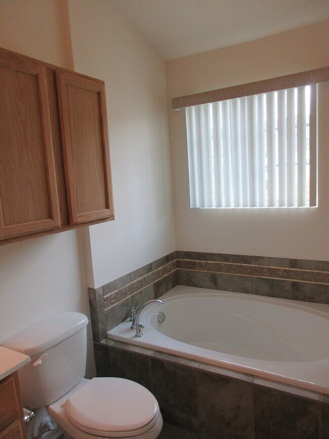 Building Photo - 469 Rolkin Rd