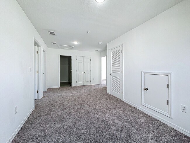 Building Photo - Townhouse For Lease in Saint Cloud