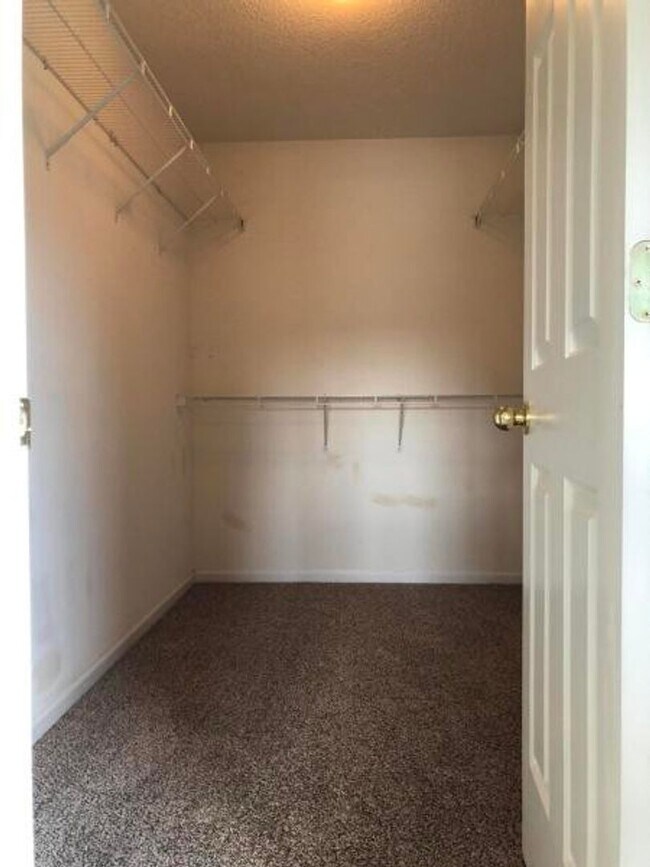 Building Photo - Available now. 4 Bedroom 3 Full Bath Home
