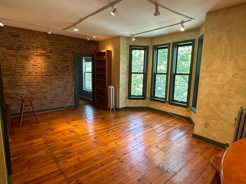 Primary Photo - 80 Chestnut St