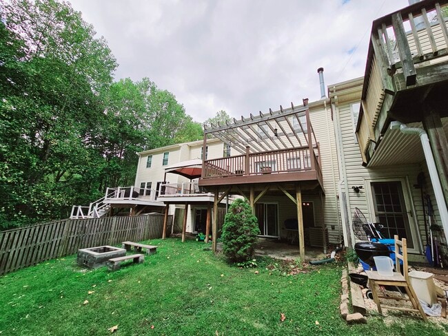 Building Photo - 435 Oakton Way