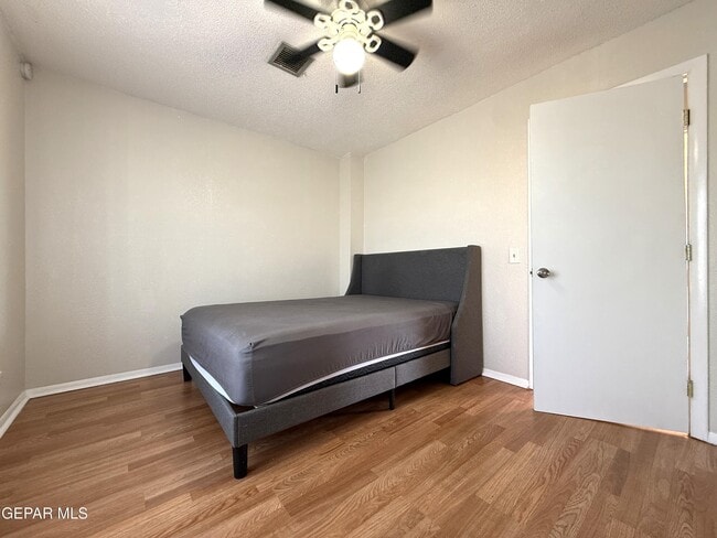 Building Photo - 10407 Ashwood Dr