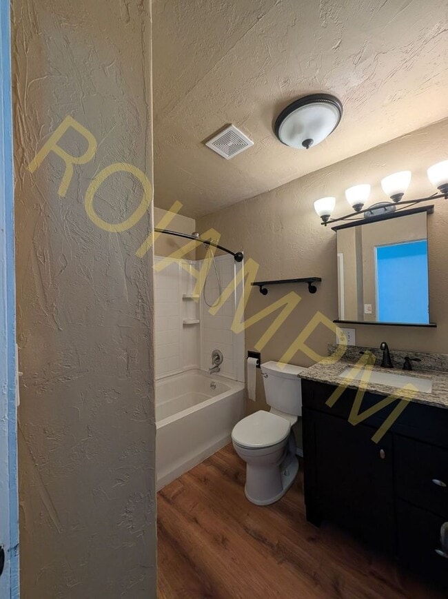 Building Photo - Charming 3-bed 2-bath Home at the Edge of ...