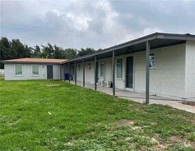 Building Photo - 820 Redwood Ave