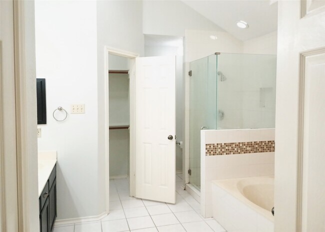 Building Photo - 16355 Flint Run Way