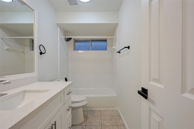 Building Photo - 2109 Eastlands St