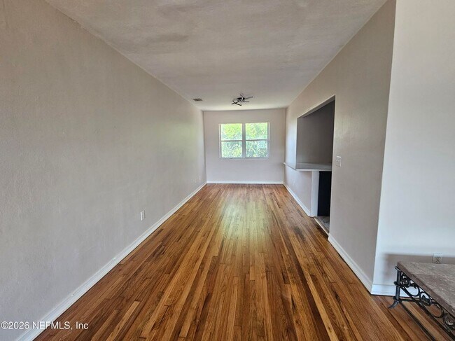 Building Photo - 3005 Walton St