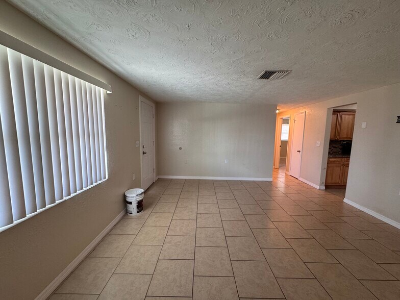 Building Photo - 1620 Marengo Dr