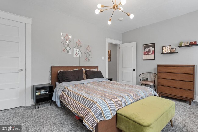 Building Photo - 153 E Ross St