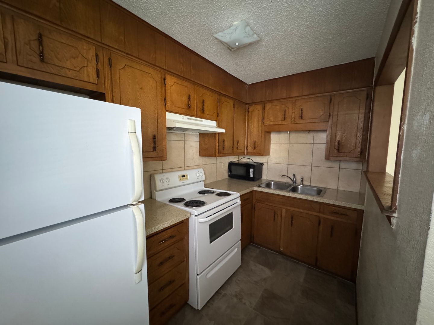 Building Photo - 228 Hold St