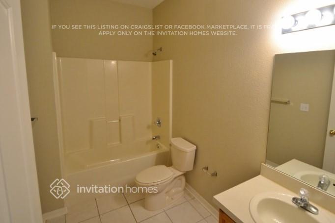 Building Photo - 6870 Lake Eaglebrooke Dr