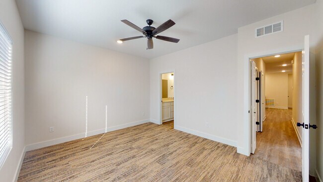 Building Photo - 15606 E 21st Ct N