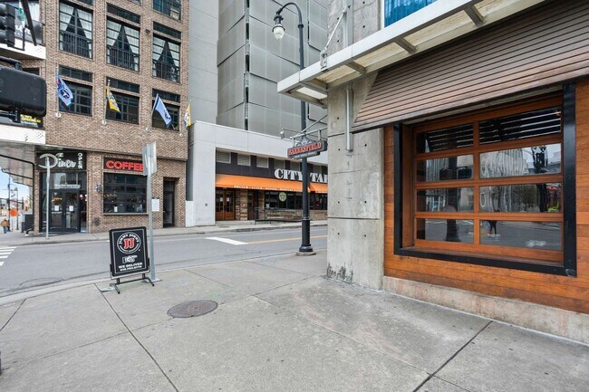 Building Photo - Fully Furnished SoBro Condo At Encore