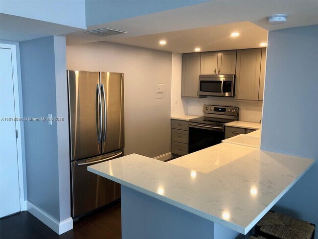 Building Photo - 525 N Ocean Blvd