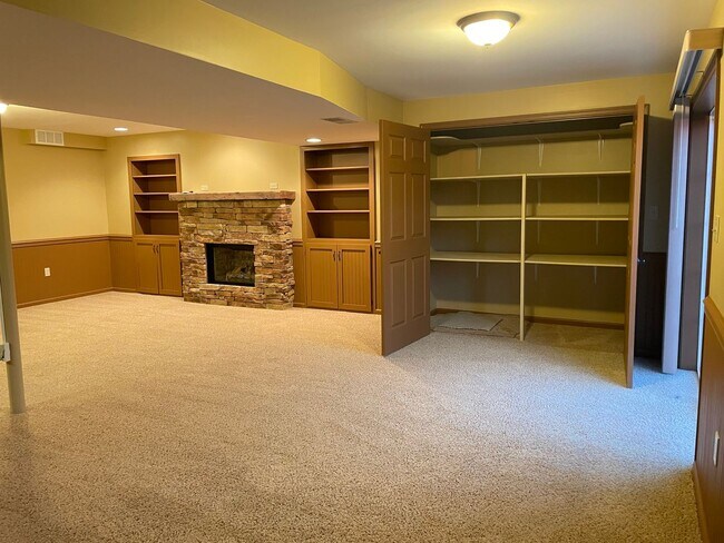 Building Photo - Beautiful 3 bedroom 2 bathroom Rancher in Great Manheim Location!