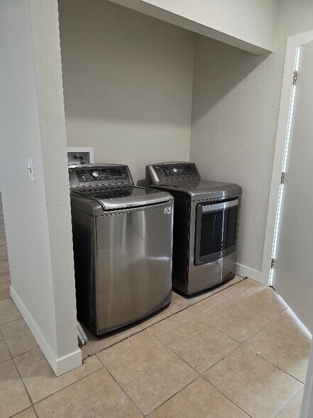 Building Photo - 1834 Escondido Terrace