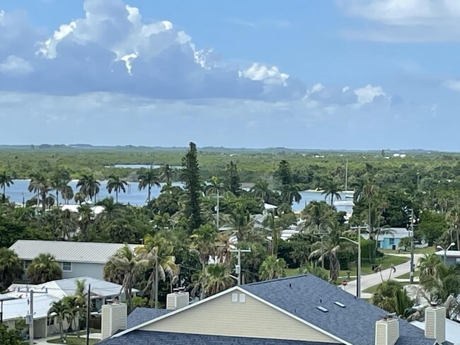 Building Photo - 355 S Ocean Dr