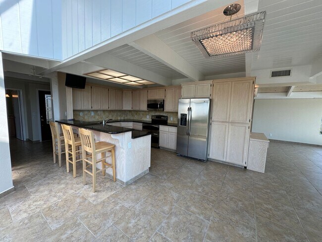 Building Photo - Stunning Home with Breathtaking Golf Cours...