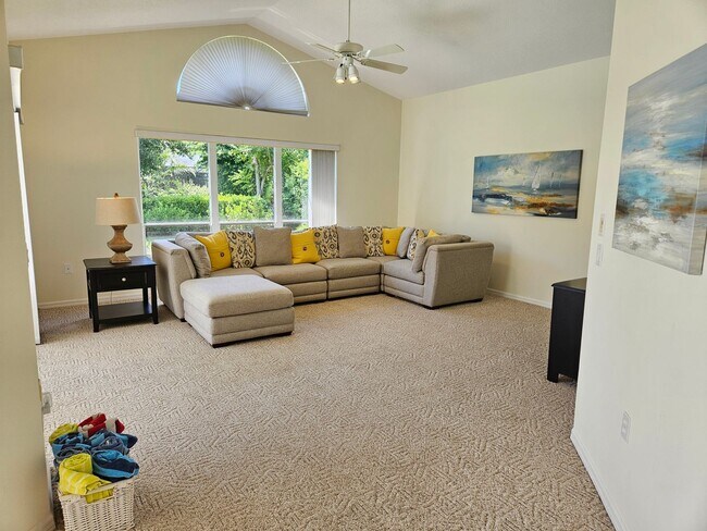 Building Photo - Seasonal Short-Term Private Heated Pool Home with 3 Bedroom, 2.5 Bath, 2 Car Garage in Sorrento W...