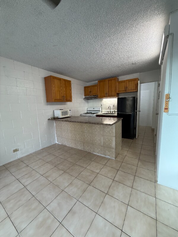 Building Photo - 2509 Ala Wai Blvd