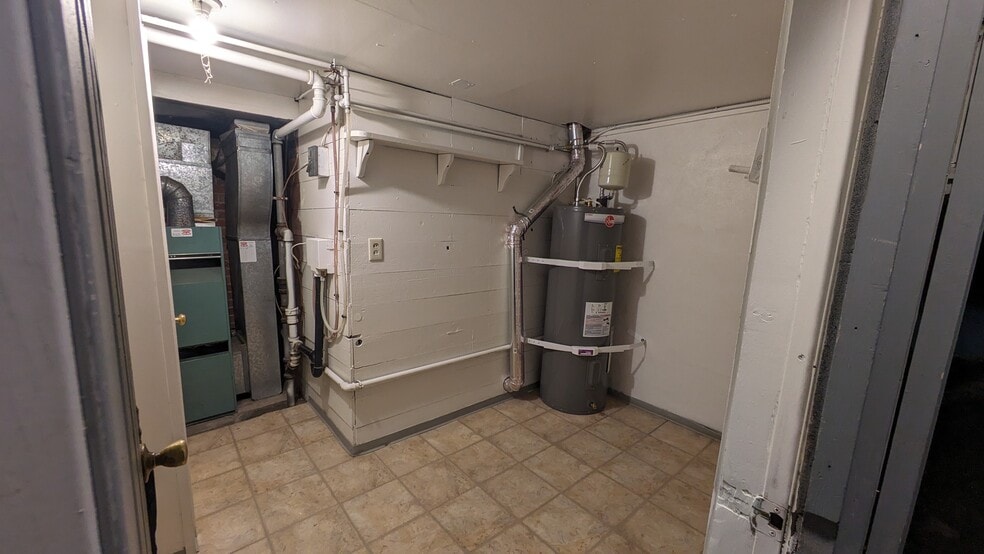 Building Photo - 980 NE C St