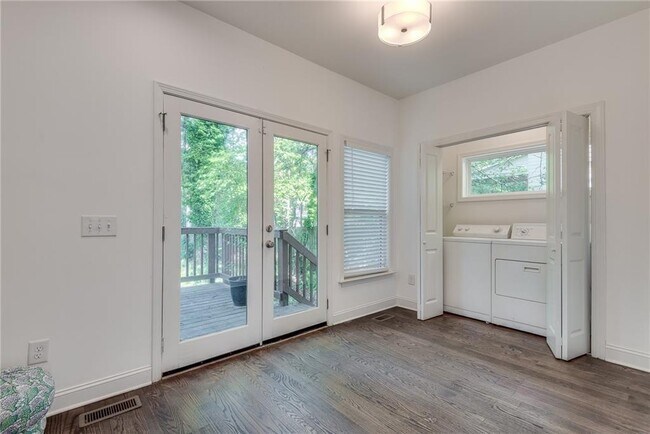 Building Photo - 2115 Cavanaugh Ave SE