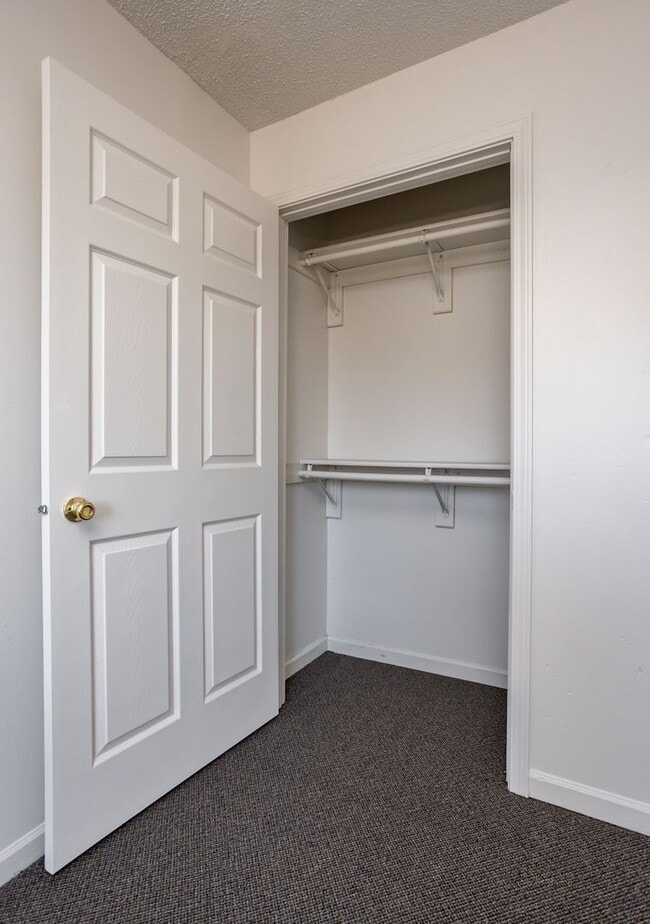 Building Photo - 2 Bedroom, Single-story Townhomes for rent...