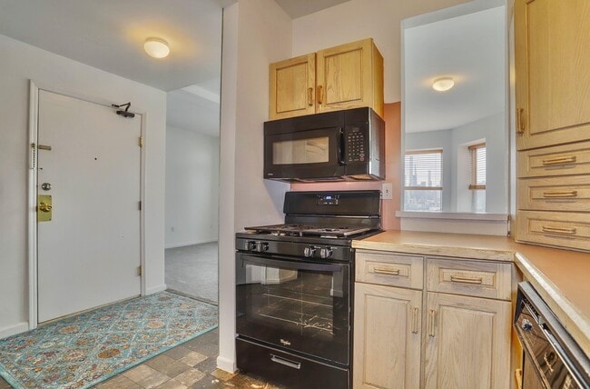 Building Photo - 941 JFK Blvd E