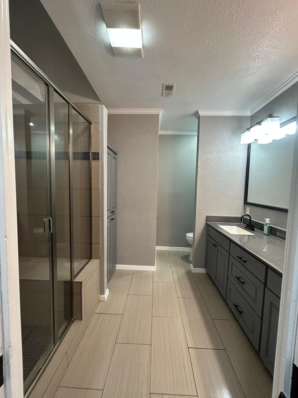 Building Photo - 704 W Pleasantview Dr