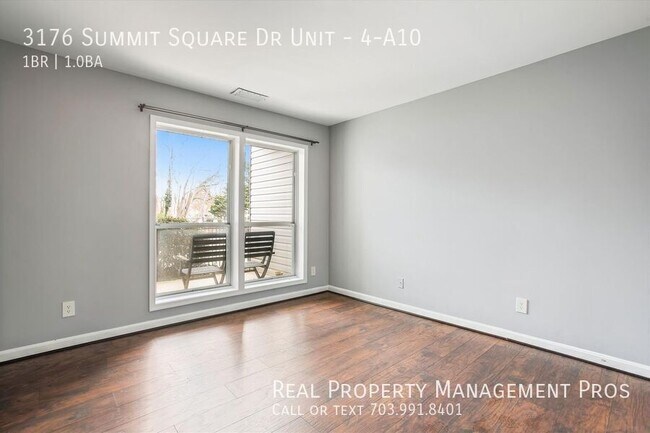 Building Photo - 3176 Summit Square Dr