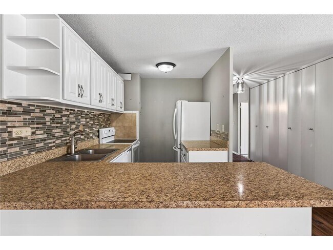 Building Photo - 19 S 1st St