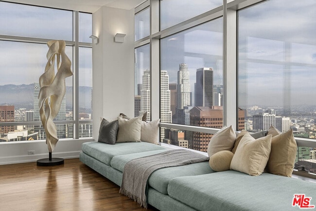 Building Photo - 900 W Olympic Blvd